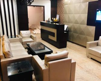 Hotel Royal Palace (Hapur,Up) - Babugarh - Lounge