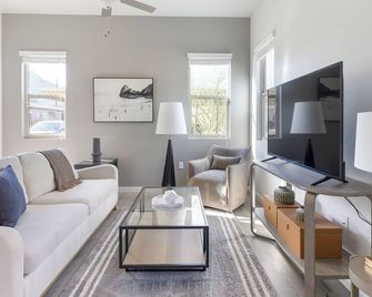 Landing Apartments Oro Valley - Oro Valley - Soggiorno