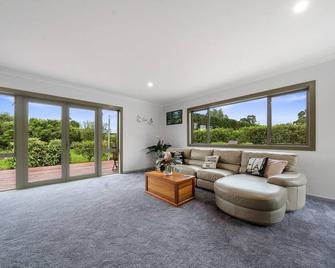 Orange Blossom Cottage - Greytown Holiday Home - Greytown - Living room