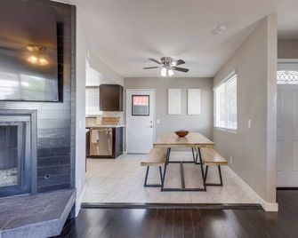 Contemporary Coastal Retreat with Private Patio - San Clemente - Matsal