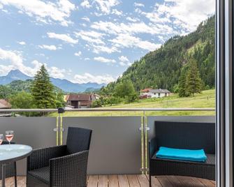 Apart Diana - New Built Vacation Home - App Zugspitze With Mountain View, Wi-Fi & Balcony - Vils - Balcony