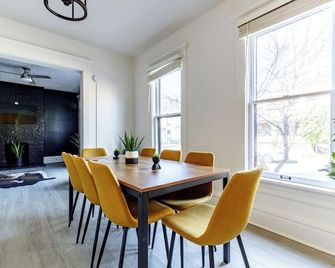 Jungle House Columbus Sleep 12 Downtown Ohio Free Parking - Near Convention Center & Nationwide Arena - 4br Short North Luxury Home - Over 5,800 Five Star Stays - Columbus - Yemek odası