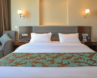 Oriental Lido Business Hotel - Huludao - Bedroom