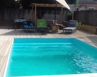 Domaine lolo and hakimi - أفينيون - حوض السباحة