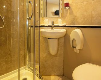 Stay Inn Manchester - Salford - Bathroom