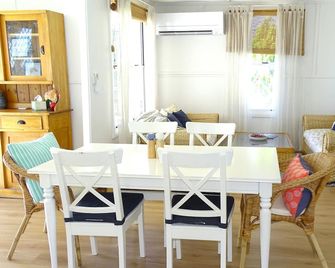 Pink Door by the Seashore - Port Broughton - Dining room