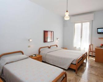 Hotel Mediterranee - Spotorno - Bedroom