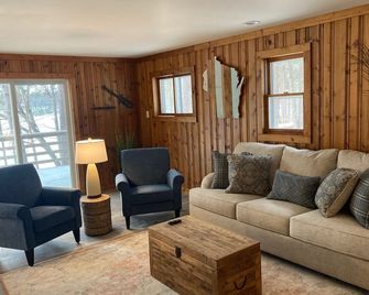 Wautoma Lake House! - Wautoma - Living room
