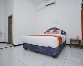 Hotel Tentrem Syariah - Probolinggo - Bedroom