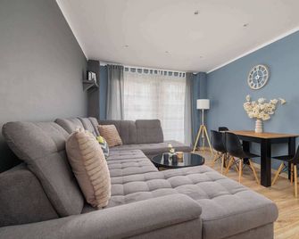 Ossowskiego 28 Katowice Blue and Green Apartment with Balcony - Chorzów - Sala de estar