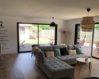 300m from the Lac beach! Superb house, wood cladding. - Hourtin - Living room
