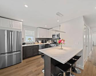 Rehabbed 3BR2Bth, parking, Cambridge,Boston - Somerville - Kitchen