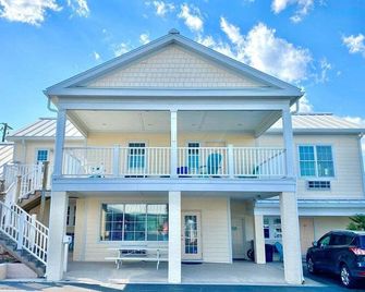 Pet-friendly, 3 Blocks to Beach, Pool, #111 - Atlantic Beach - Budova
