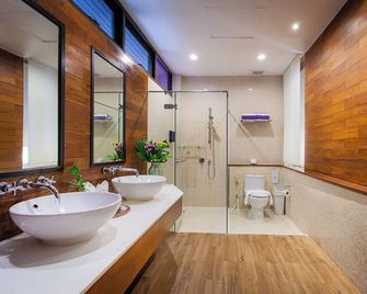 Baan Krating Phuket Resort - Rawai - Baño