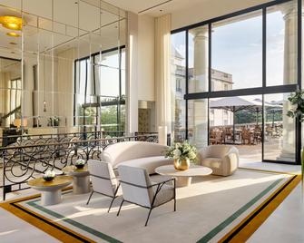 InterContinental Chantilly Chateau Mont Royal - La Chapelle-en-Serval - Lobby