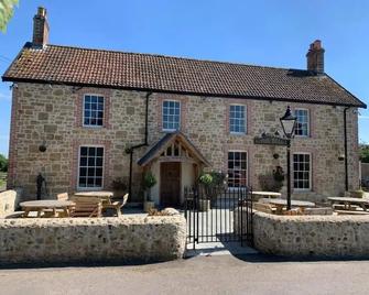 The Bell Broadway - Ilminster