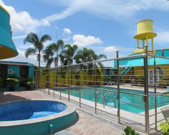 Star Resort - Kāramadai - Piscina