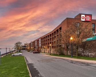 Best Western Plus Oswego Hotel and Conference Center - Oswego - Edificio