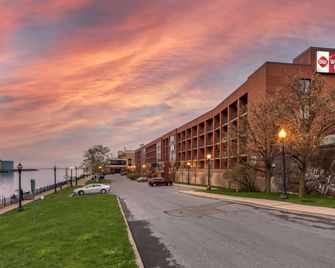 Best Western Plus Oswego Hotel and Conference Center - Oswego - Gebouw