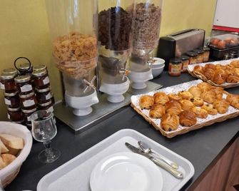 Logis de la Barque - Vivoin - Buffet