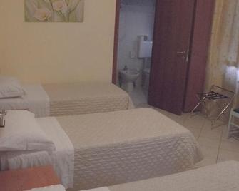Hotel Ristorante Sbranetta - Rozzano - Camera da letto