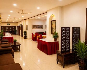 Central Hotel - Lucknow - Recepción