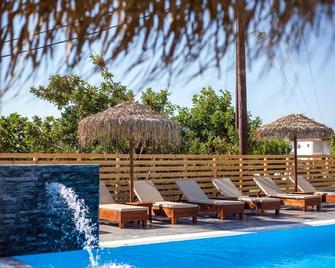 Essential Summer - Faliraki - Piscina