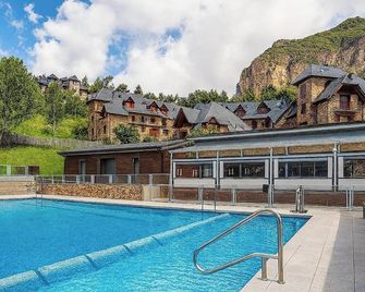 Casa Atienza by BeValle - Escarrilla - Piscina