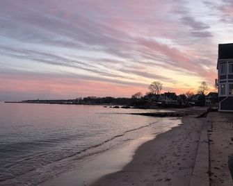 Private Beach: A Slice Of Heaven @ Niantic W/ 6 Queens 1 Full Bed - Niantic - Strand