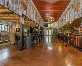 Bourbon Manor Bed & Breakfast Inn - Bardstown - Bar