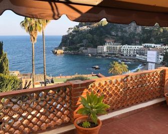 La Bomboniera della Brigata Spendereccia! - Taormina - Parveke