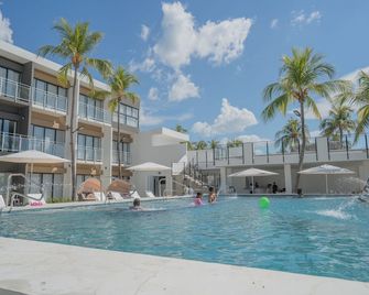 Coco Blue a New Beach Resort - La Libertad - Alberca