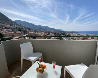 Ma&Mi For You B&B - צ'פאלו - מרפסת