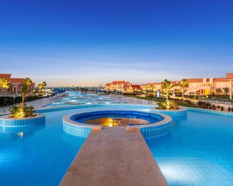 Pickalbatros Sea World Resort - Marsa Alam- 'Aqua Park' - Al-Qusayr - Uima-allas