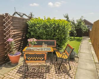 Cloverleaf Cottage - Pickering - Patio