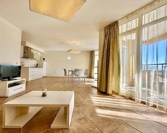Menada Grand Resort Apartments - Aheloy - Phòng khách