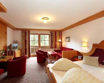 Almhotel Told - Grän - Ložnice