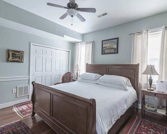 Light Horse Inn: Suite 2 - Harpers Ferry - Bedroom