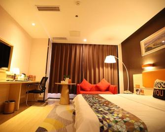 7Days Premium Deyang Shifang Square Branch - Deyang - Спальня