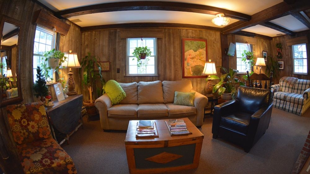 Hyde Away Inn - Waitsfield - Lobby