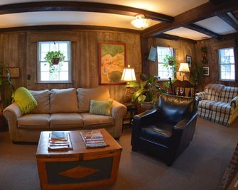 Hyde Away Inn - Waitsfield - Lobby