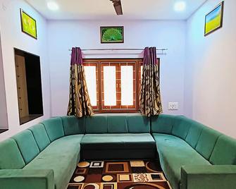 super luxury suite 4-bedroom apartment with WiFi, AC in marvelous Rajkot - Rajkot - Lounge