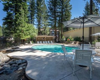 The perfect getaway for a small group or families - Incline Village - Pool