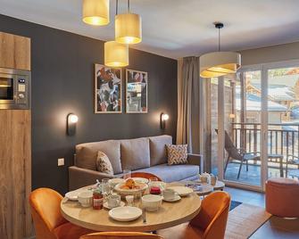 Résidence Prestige Odalys Le Mont d'Auron - Auron - Living room