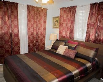 Cozy 2 BR located 5 mins from the beautiful Delray Beach downtown & nightlife - Delray Beach - Bedroom