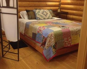 Grizzly Cabin At Lozeau Lodge Montana-Family Sized, Comfortable And Modern - Superior - Bedroom