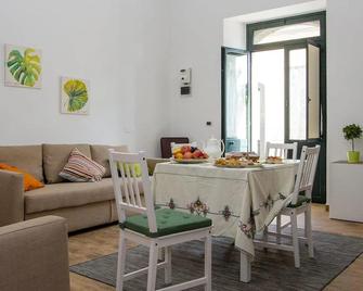 Casa Mariagrazia House Etna Mare Presa Piedimonte - Presa - Comedor