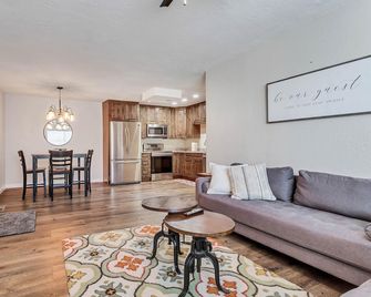 Pet Friendly, Ground Floor Condo, Central Orem - Orem - Huiskamer