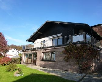 Modern furnished apartment in the heart of the Hessian Rhön - Tann - Edifício