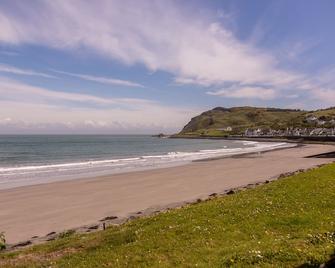 Ballygally Castle - Larne - Beach